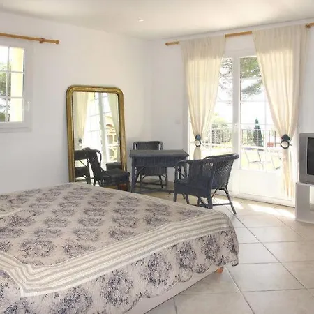 Sleeps 8 Pool Air Con Wifi *