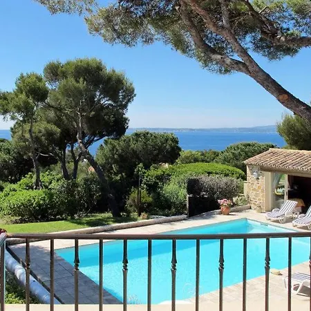 Sleeps 8 Pool Air Con Wifi Holiday home Les Issambres