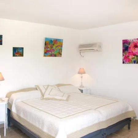 Holiday home Sleeps 8 Pool Air Con Wifi