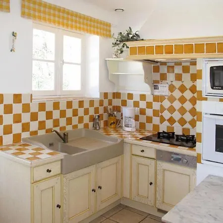 Holiday home Sleeps 8 Pool Air Con Wifi